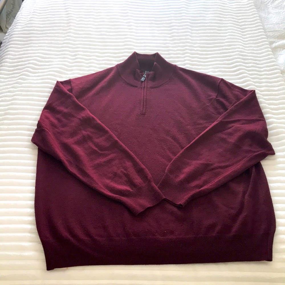 Very Gently used Mens JosABank 1/4 Zip Pullover Sweater. Sz XL Maroon